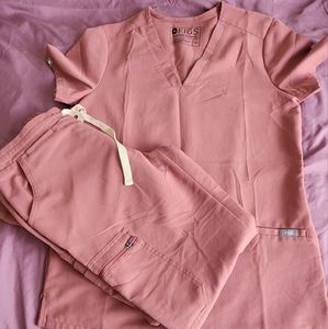 Figs Mauve color in EUC, XXS top, XS yola pants
